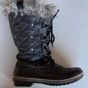 Sorel Women's Black Quilted Lace-Up Winter Boots